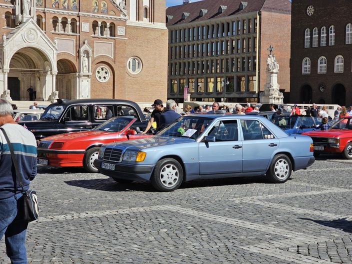 MERCEDES-BENZ W 124