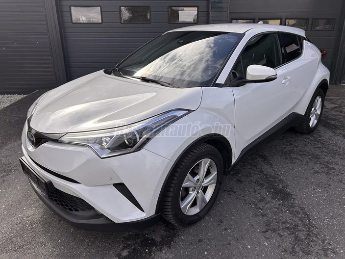 TOYOTA C-HR 1.2T Executive 4WD CVT