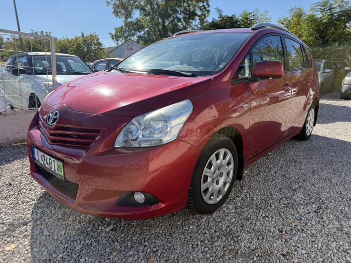 TOYOTA VERSO