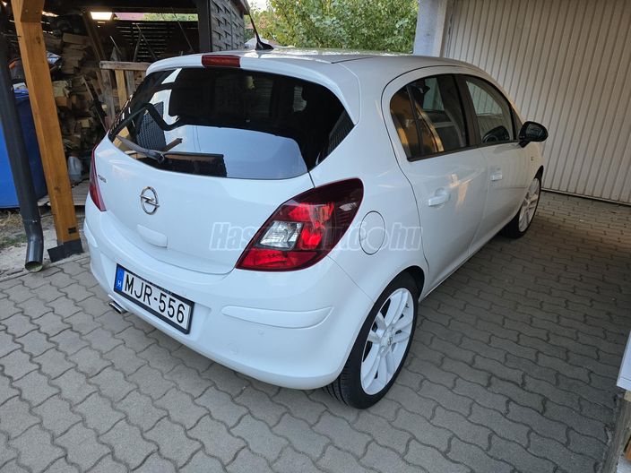 OPEL CORSA D 1.4 Color Edition