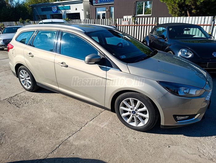 FORD FOCUS 1.5 EcoBoost ST-Line Red (Automata)