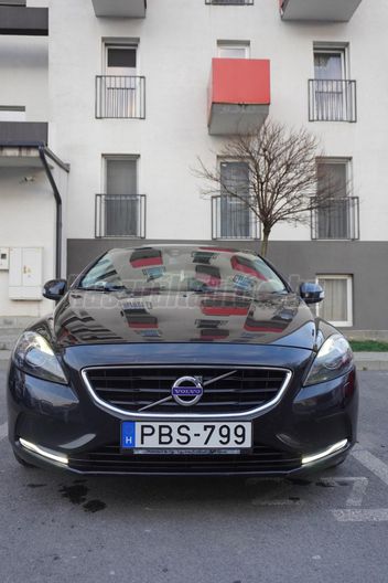 VOLVO V40 1.6 D [D2] Momentum