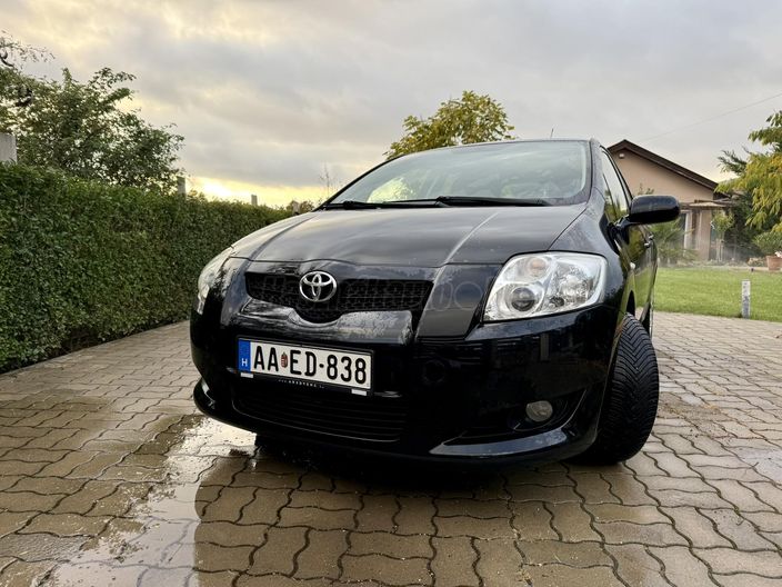 TOYOTA AURIS 1.4