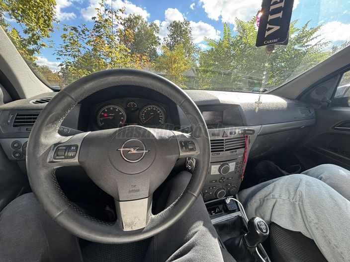OPEL ASTRA H 1.4 Essentia