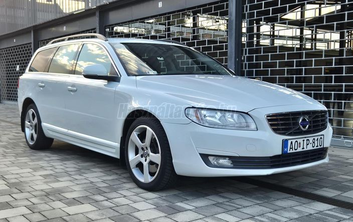 VOLVO V70 XC70 2.4 D [D4] AWD Dynamic Edition Momentum Geartronic