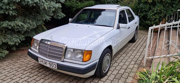 MERCEDES-BENZ E 230