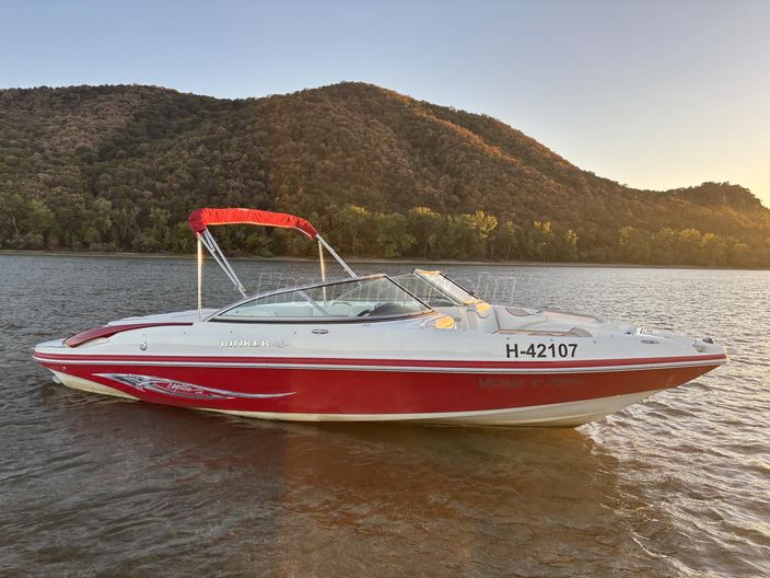 RINKER 226 Captiva. Mercruiser 5.0MPI V8. Corsa kipufogó