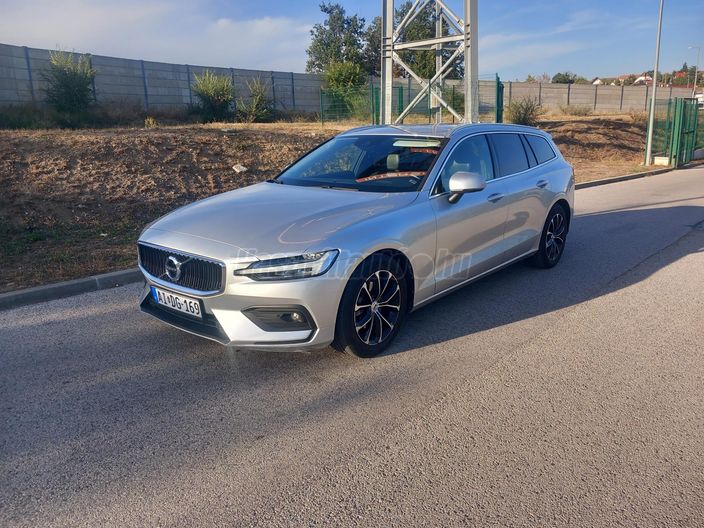 VOLVO V60 2.0 D [D3] Momentum Geartronic