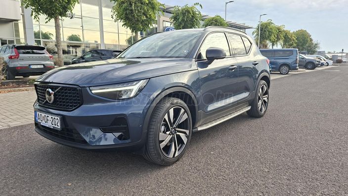 VOLVO XC40 2.0 [B4] MHEV Ultra Dark DCT