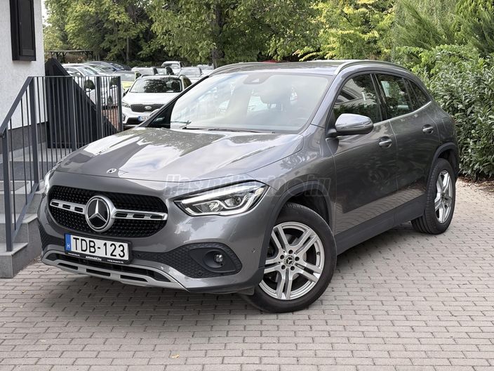 MERCEDES-BENZ GLA 200 4Matic Style Line 8G-DCT