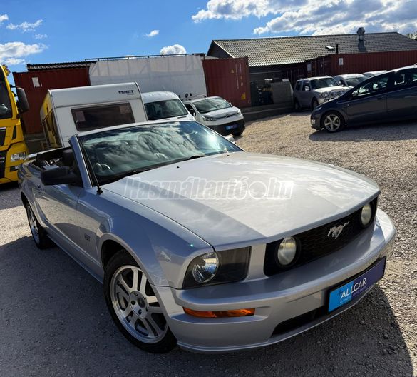 FORD MUSTANG