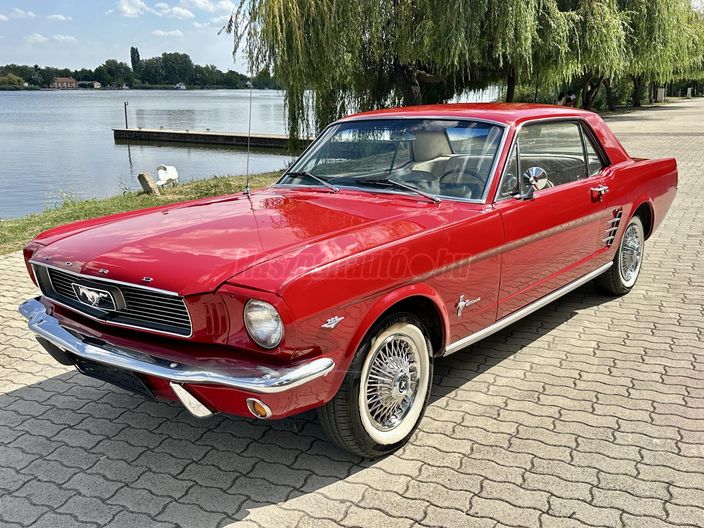 FORD MUSTANG