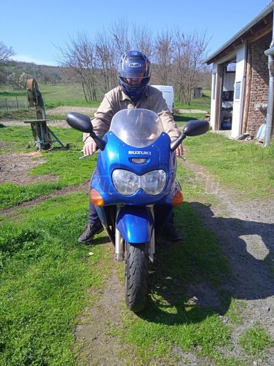 SUZUKI GSX 600 F