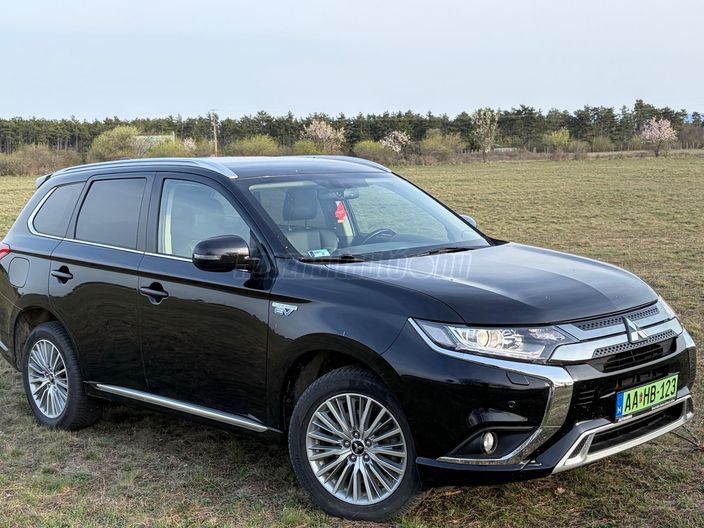 MITSUBISHI OUTLANDER 2.4 PHEV Instyle Premium 4WD CVT