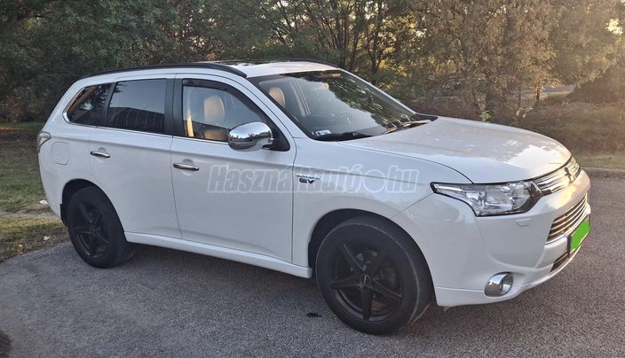 MITSUBISHI OUTLANDER 2.0 PHEV Instyle Navi 4WD CVT