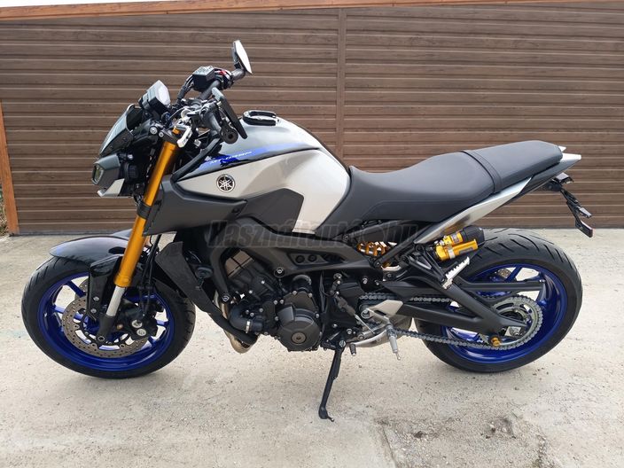 YAMAHA MT-09