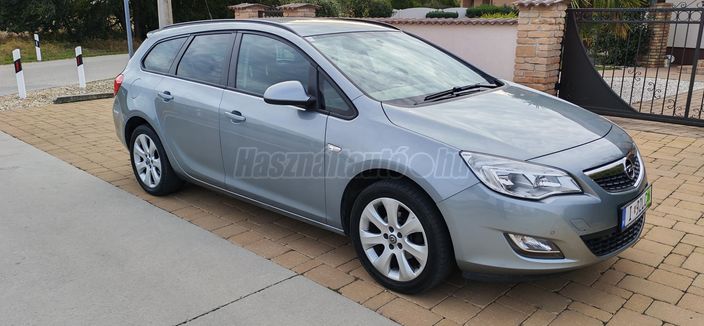 OPEL ASTRA J Sports Tourer 1.4 Sport