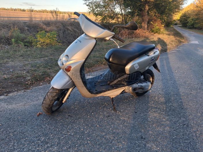 YAMAHA NEOS