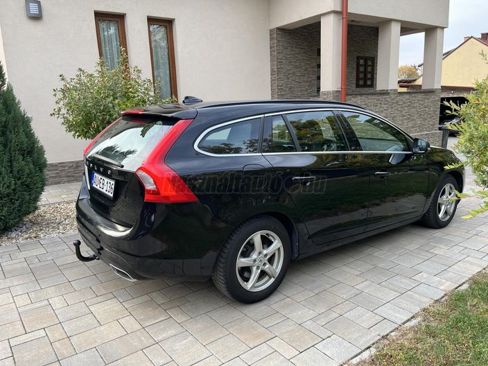 VOLVO V60 2.0 D [D4] Summum