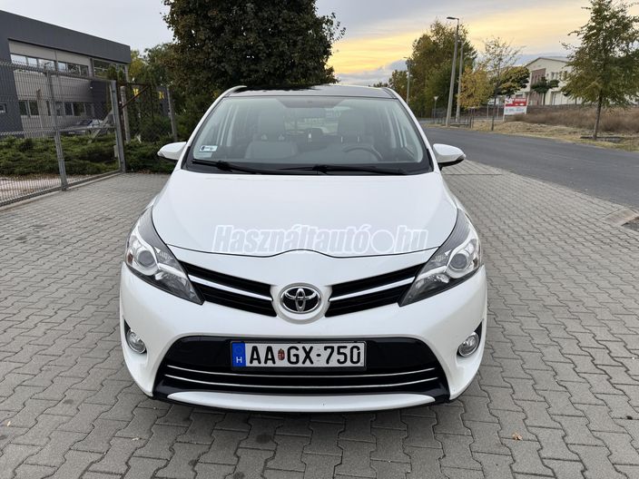 TOYOTA VERSO 1.6 D-4D Executive Skyview TSS
