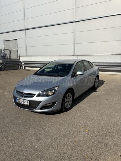 OPEL ASTRA J Sedan 1.4 T Enjoy