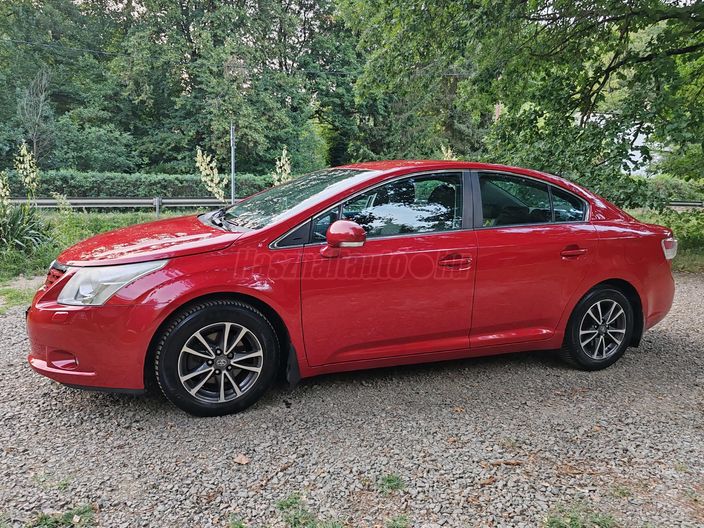 TOYOTA AVENSIS 1.8 Sol