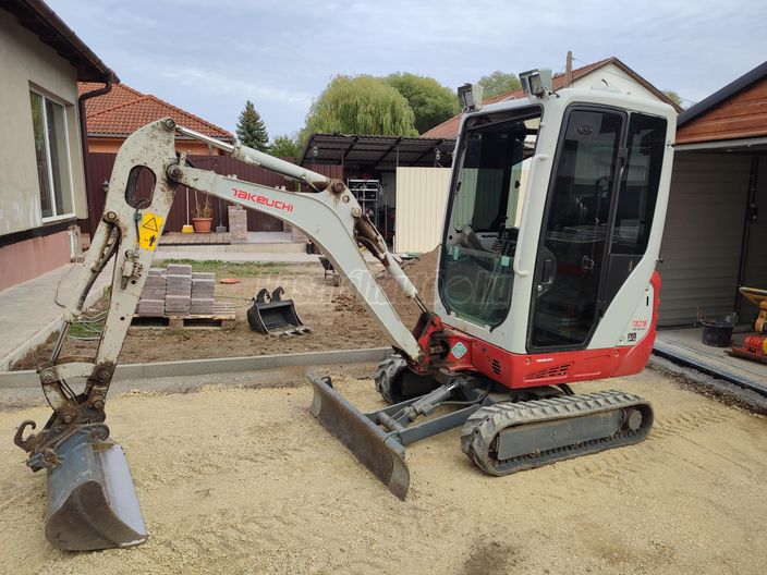 TAKEUCHI TB216 hidr. gyorscserélő. 4 kanál