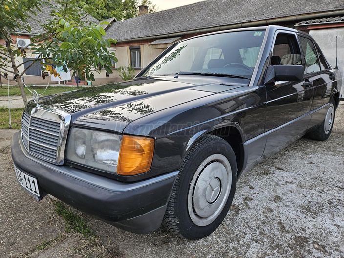 MERCEDES-BENZ 190 E