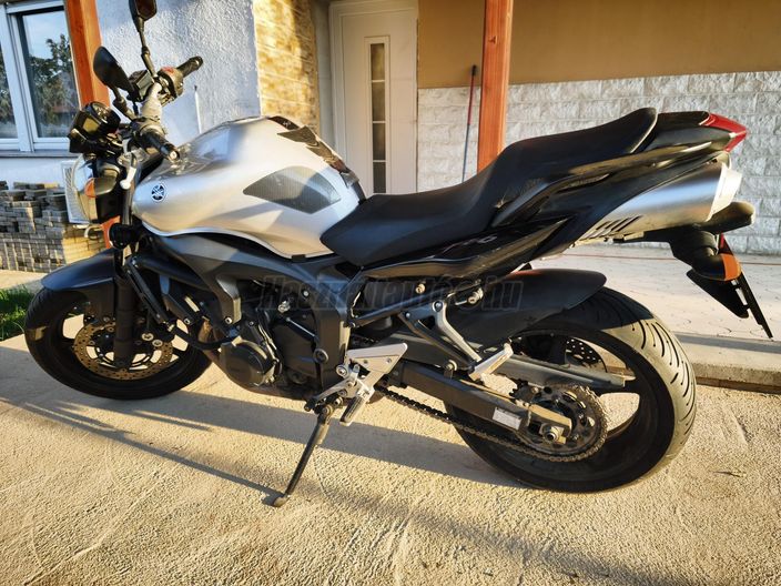 YAMAHA FZ6-N