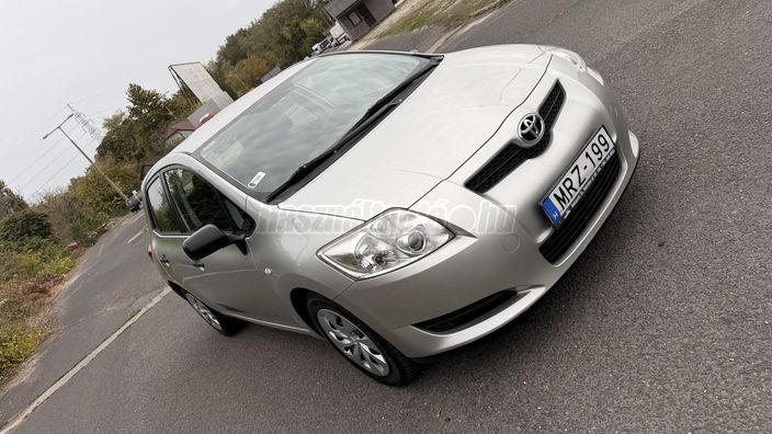 TOYOTA AURIS 1.4 Luna