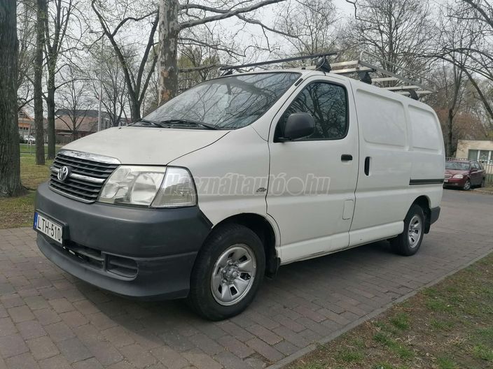 TOYOTA HIACE 2.5 D-4D 4x4 Panel Van