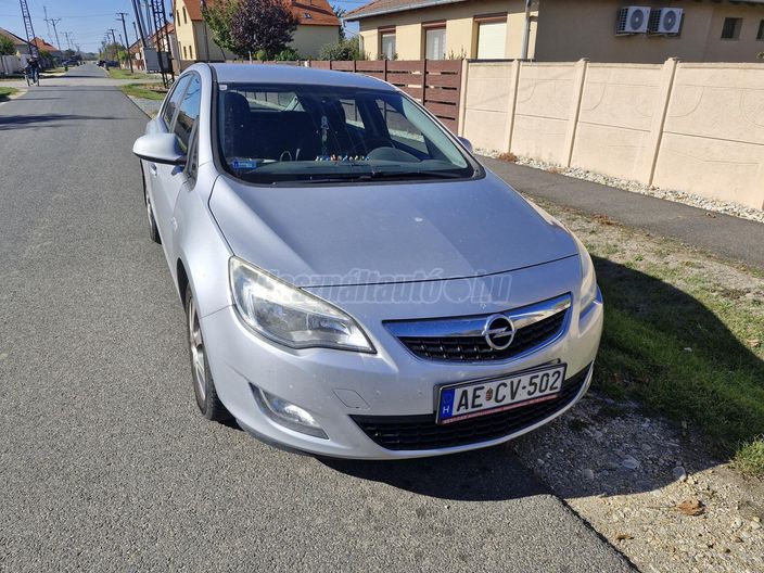 OPEL ASTRA J 1.6 Sport
