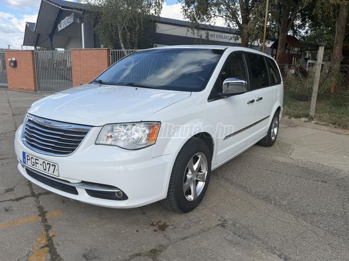 CHRYSLER TOWN & COUNTRY