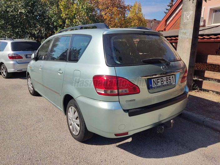 TOYOTA AVENSIS VERSO 2.0 D-4D Linea Sol