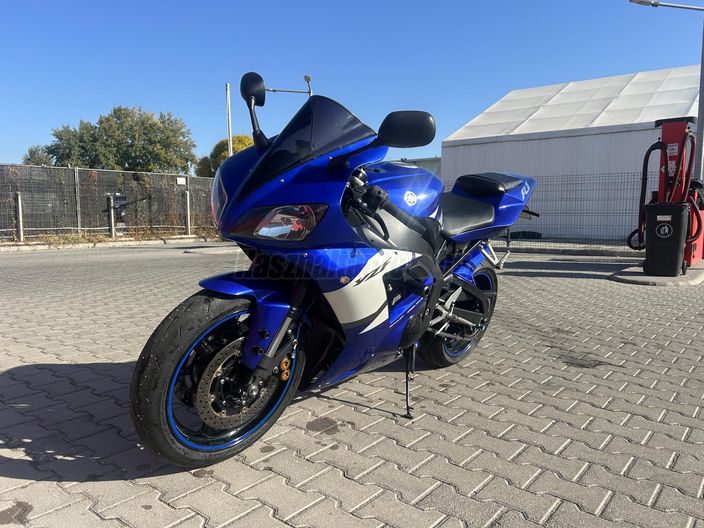 YAMAHA YZF R1
