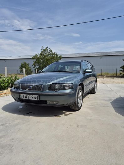 VOLVO V70 XC70 2.4 D [D5] AWD (Automata)