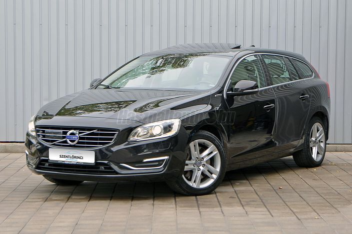 VOLVO V60 2.4 D [D6] PHEV AWD Summum Geartronic