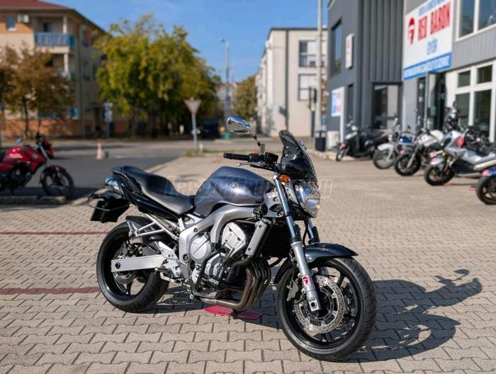 YAMAHA FZ6-N