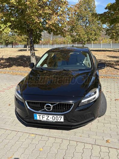 VOLVO V40 2.0 D [D2] Momentum Geartronic