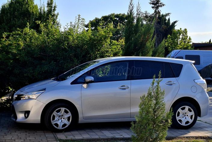 TOYOTA VERSO