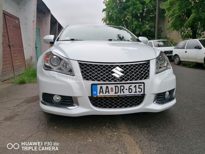 SUZUKI KIZASHI 2.4 SDLX CVT 4WD