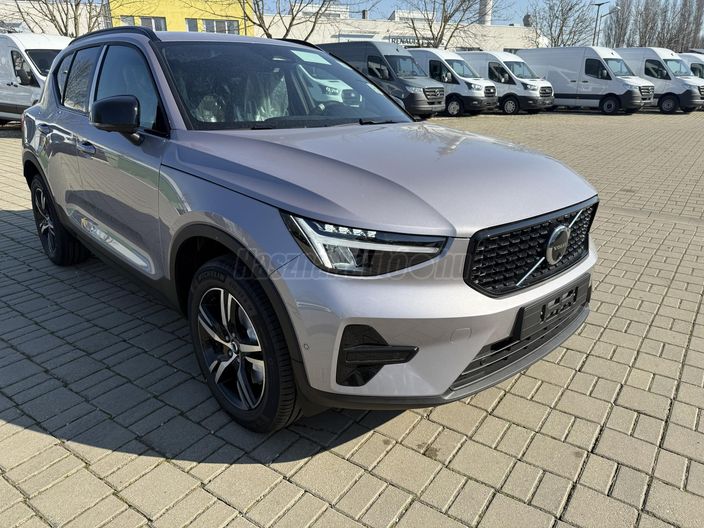 VOLVO XC40 2.0 [B3] MHEV Plus Dark DCT