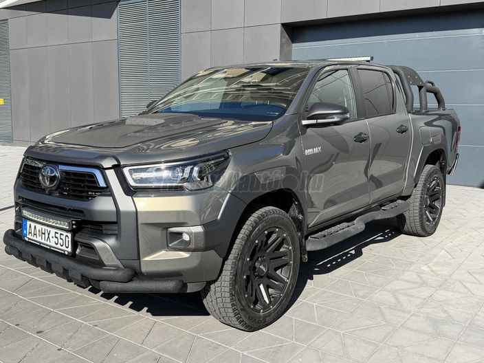 TOYOTA HILUX 2.8 D-4D 4x4 Double Invincible Sport (Automata)