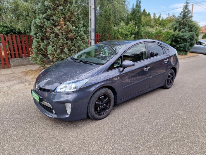 TOYOTA PRIUS PLUG-IN
