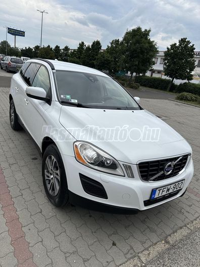 VOLVO XC60 2.0 D [D3] Kinetic FWD