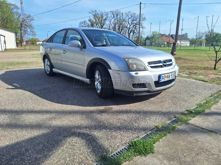 OPEL VECTRA C 2.2 GTS [Sport]