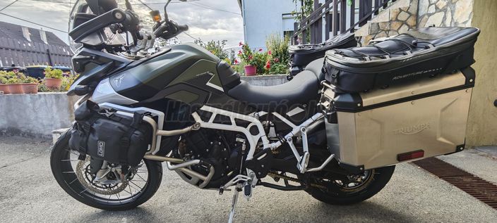TRIUMPH TIGER 900
