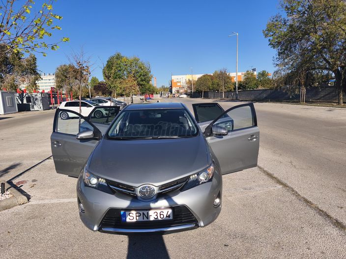 TOYOTA AURIS 1.6 Limited