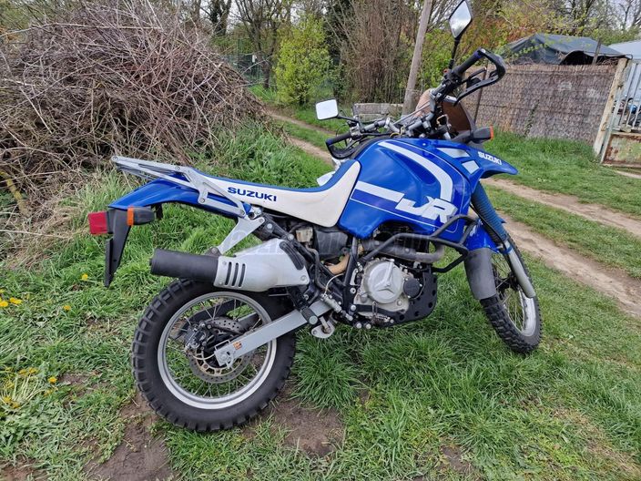 SUZUKI DR 800