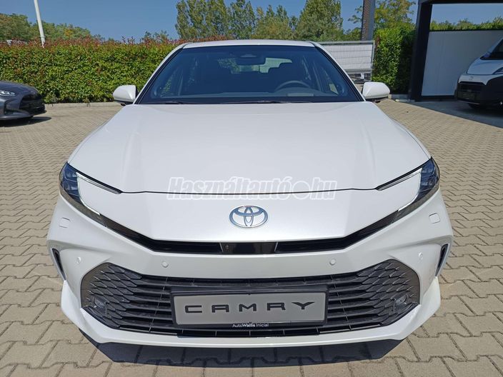 TOYOTA CAMRY 2.5 Hybrid Executive e-CVT Tesztautó kevés km futással!